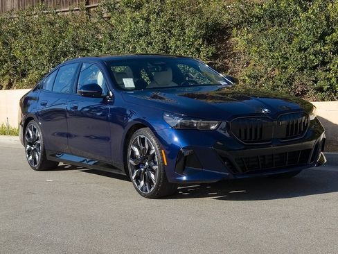 New 2026 BMW 530i w/ Executive Package image 2