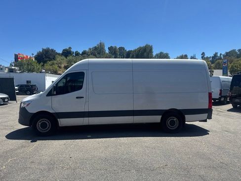 Used 2024 Mercedes-Benz Sprinter 2500 w/ Acoustic Package image 4