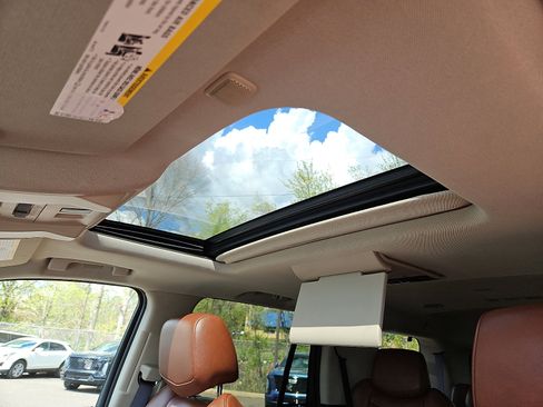 Used 2016 Cadillac Escalade Luxury AWD/4WD image 14
