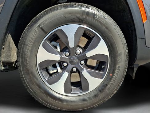 Used 2023 Jeep Grand Cherokee 4WD 4xe image 8
