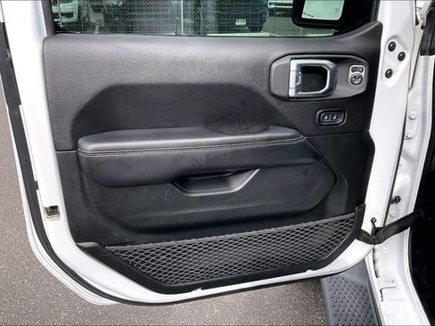 Used 2020 Jeep Wrangler Unlimited Sahara w/ Uconnect 4C Nav & Sound Group AWD/4WD image 18