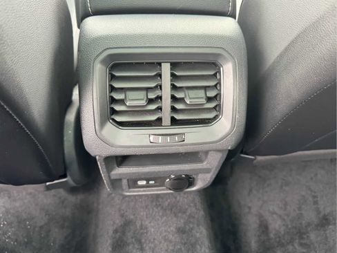 Certified 2024 Volkswagen Tiguan SE image 17