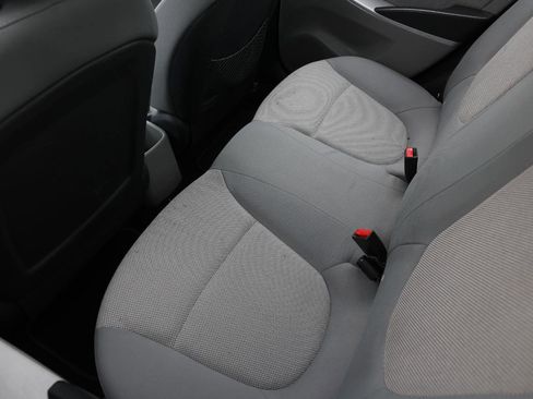 Used 2013 Hyundai Accent GLS image 10