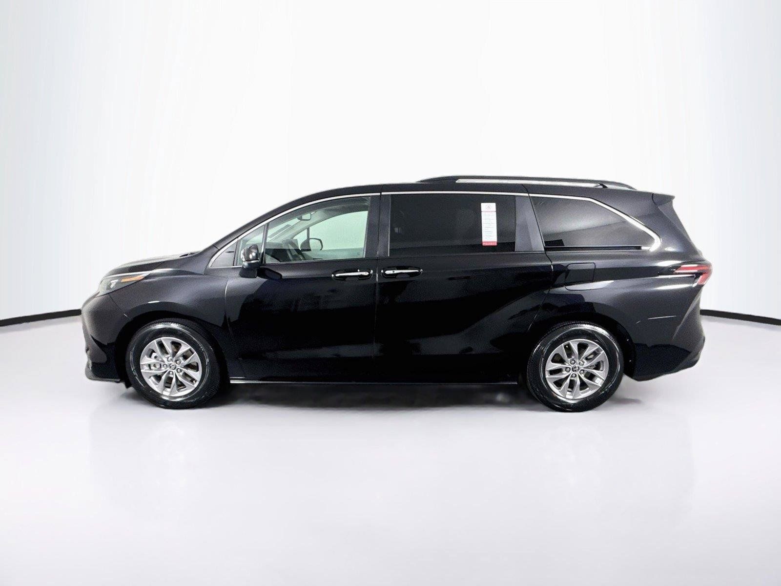 Certified 2026 Toyota Sienna XLE FWD image 14