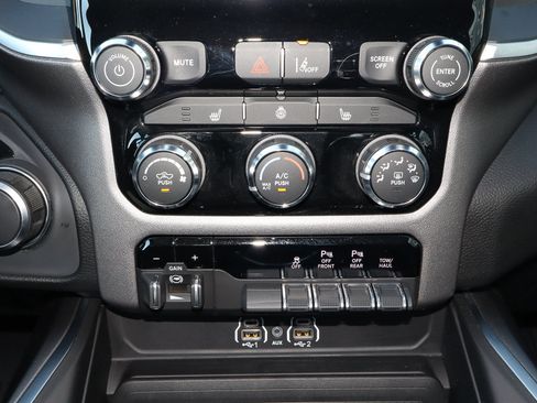 Used 2025 RAM 1500 Big Horn AWD/4WD image 10