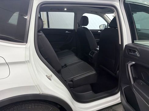 Used 2021 Volkswagen Tiguan SE w/ Panoramic Sunroof Package image 16