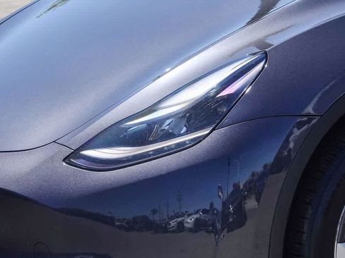 Used 2024 Tesla Model Y Long Range AWD/4WD image 8