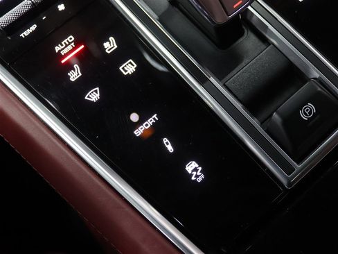 Used 2019 Porsche Panamera 4 image 31