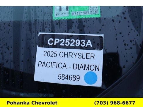 Used 2025 Chrysler Pacifica Select image 35