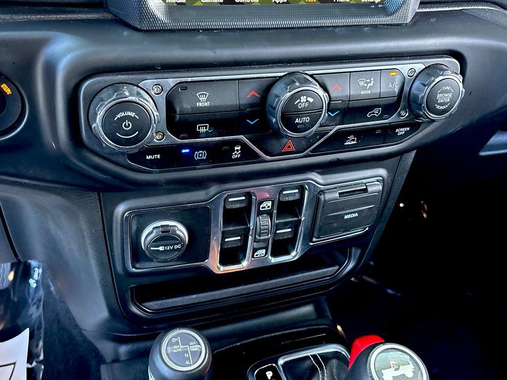 Used 2022 Jeep Wrangler Unlimited Sahara AWD/4WD image 37