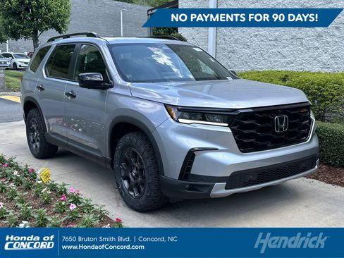 Certified 2025 Honda Pilot TrailSport image 1