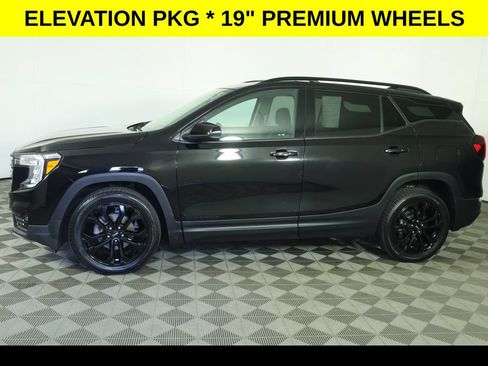 Used 2022 GMC Terrain SLT w/ Infotainment Package II AWD/4WD image 9
