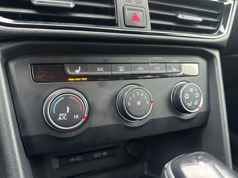 Used 2022 Volkswagen Taos SE image 11