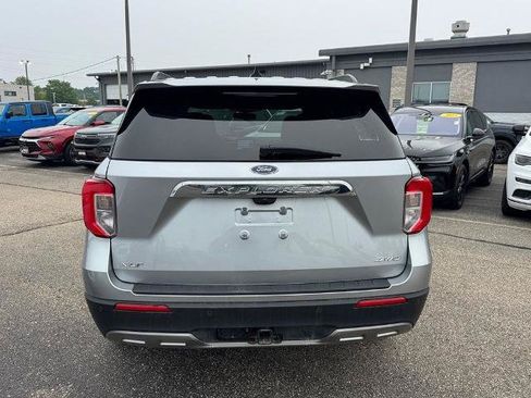 Certified 2022 Ford Explorer XLT w/ Equipment Group 202A AWD/4WD image 4