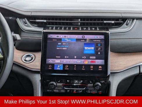Used 2025 Jeep Grand Cherokee Summit w/ Obsidian Package AWD/4WD image 17