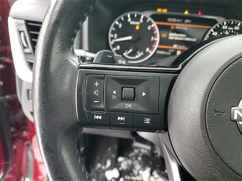 Used 2022 Nissan Rogue SV w/ SV Premium Package image 14