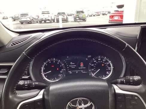 Certified 2023 Toyota Highlander XLE image 18