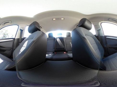 Used 2025 Volkswagen Jetta SE image 42