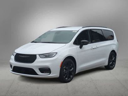 New 2026 Chrysler Pacifica Select