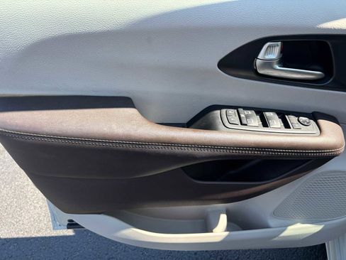 Used 2020 Chrysler Pacifica Touring-L Plus w/ Tire & Wheel Group image 23