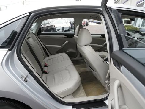 Used 2012 Volkswagen Passat 2.5 SE image 30