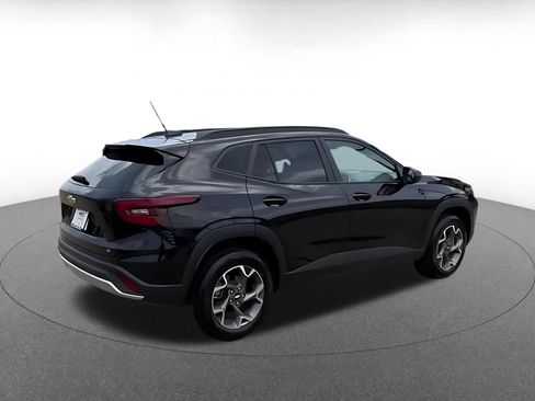 Used 2025 Chevrolet Trax LT FWD image 14