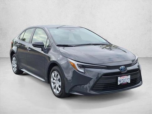 Certified 2025 Toyota Corolla LE w/ Carpet Mat Package (TMS) FWD image 3