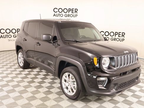 Used 2023 Jeep Renegade Latitude AWD/4WD image 1