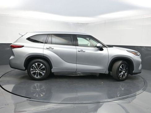 Used 2022 Toyota Highlander XLE image 45