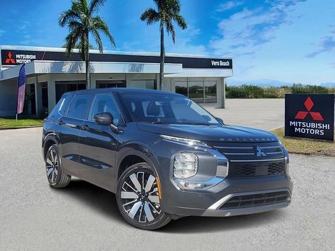 New 2026 Mitsubishi Outlander SE image 1