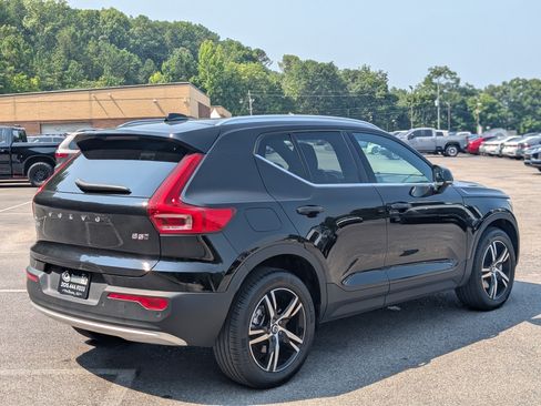 Used 2025 Volvo XC40 B5 Core AWD/4WD image 10