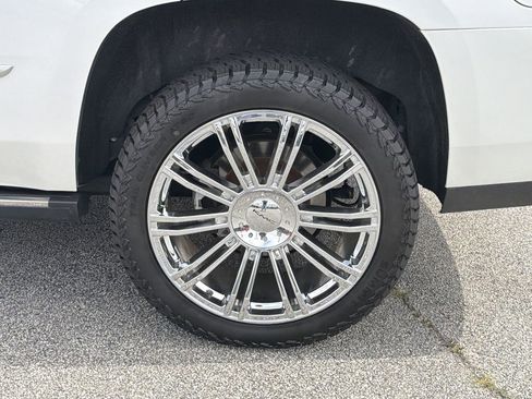 Used 2020 Cadillac Escalade Premium Luxury AWD/4WD image 33