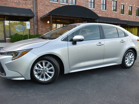 Used 2021 Toyota Corolla XLE FWD image 47