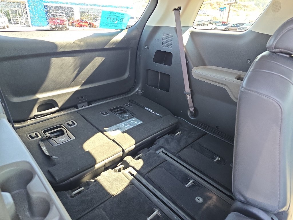 Used 2025 Kia Carnival FWD image 24