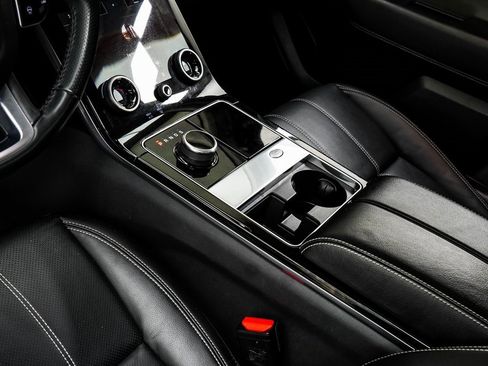 Used 2020 Land Rover Range Rover Velar S image 16