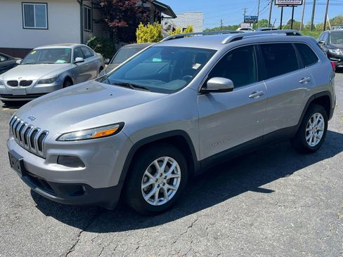 Used 2014 Jeep Cherokee Latitude w/ Comfort/Convenience Group FWD image 2