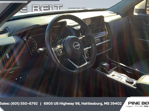 Used 2023 Nissan Pathfinder SL w/ Lighting Package (N92) image 12