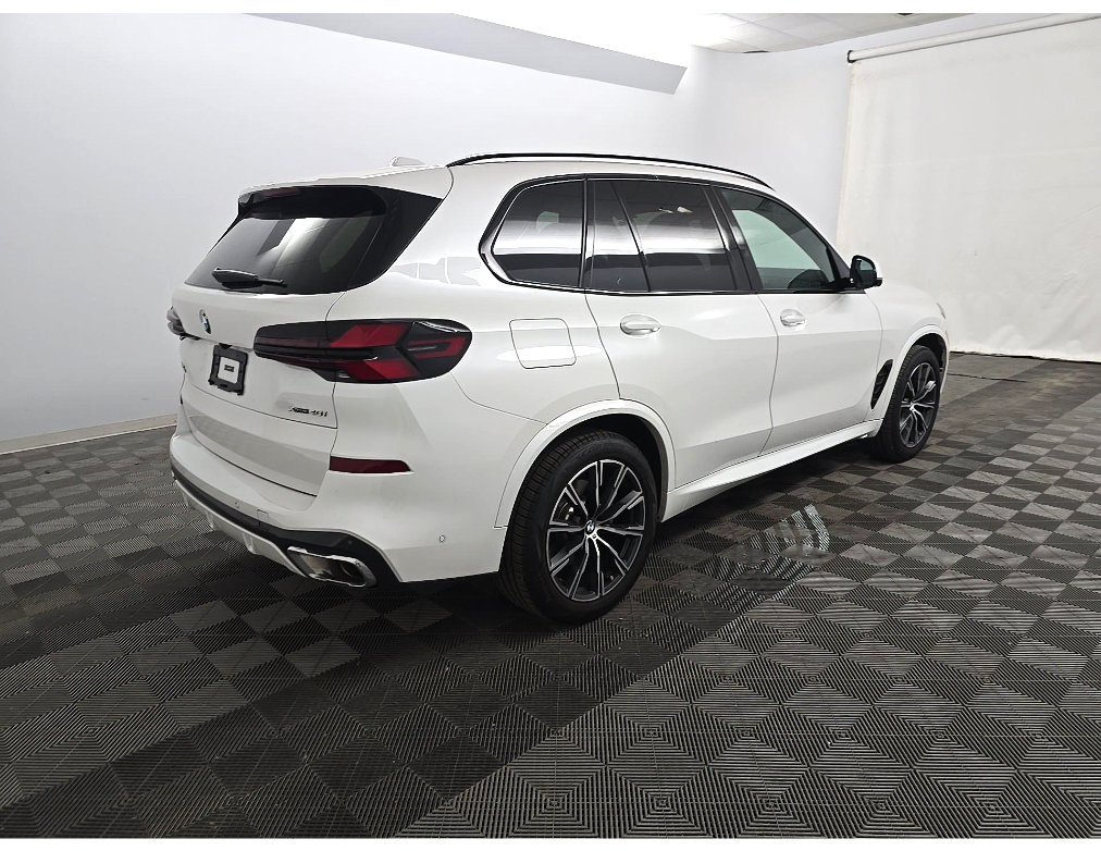 Used 2026 BMW X5 xDrive40i w/ M Sport Package AWD/4WD image 6