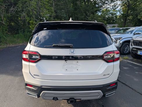 Used 2023 Honda Pilot Elite image 6