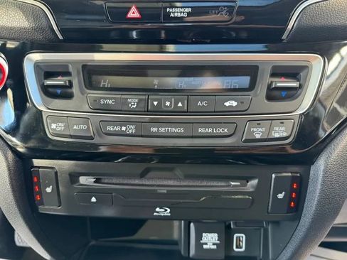 Used 2019 Honda Pilot Touring image 34