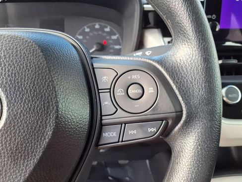 Used 2025 Toyota Corolla LE w/ Convenience Package image 28