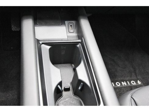 Certified 2024 Hyundai Ioniq 6 SEL RWD image 27