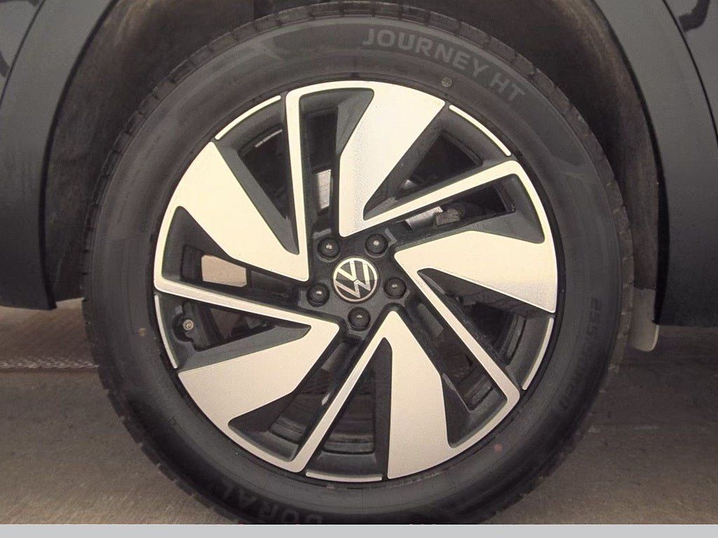Used 2025 Volkswagen Atlas SE FWD image 11