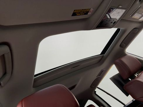 Used 2021 Lexus LX 570 4WD w/ Luxury Package image 6