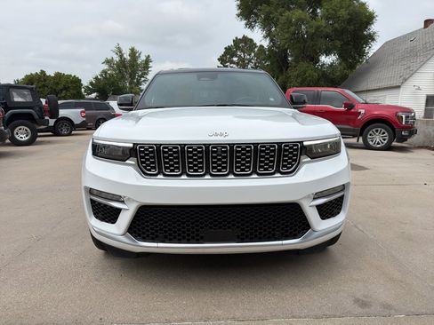 Used 2024 Jeep Grand Cherokee Summit AWD/4WD image 2