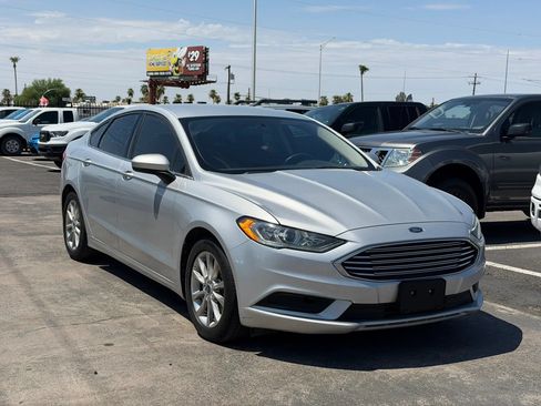 Used 2017 Ford Fusion SE FWD image 13