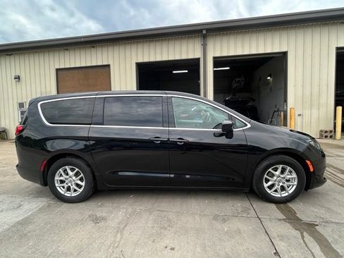 Used 2023 Chrysler Voyager LX FWD image 2