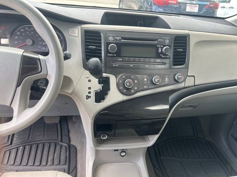 Used 2011 Toyota Sienna FWD image 9