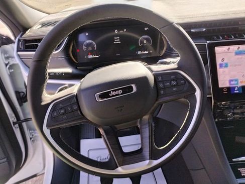 New 2025 Jeep Grand Cherokee Limited image 13