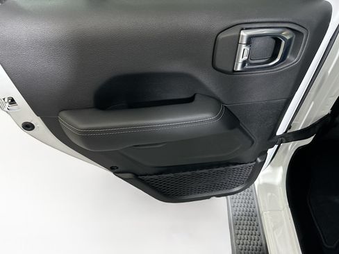 Used 2023 Jeep Wrangler Unlimited Sahara w/ Cold Weather Group AWD/4WD image 25